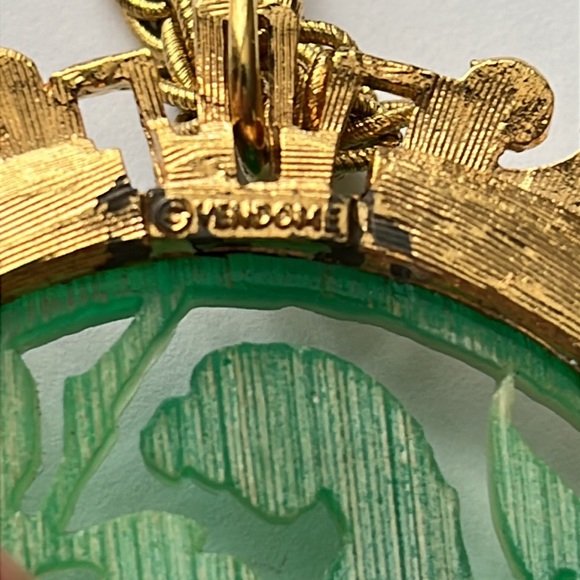 Vendom simulated jade 3” Pin/Pendant on 26” Necklace vintage - Picture 7 of 8